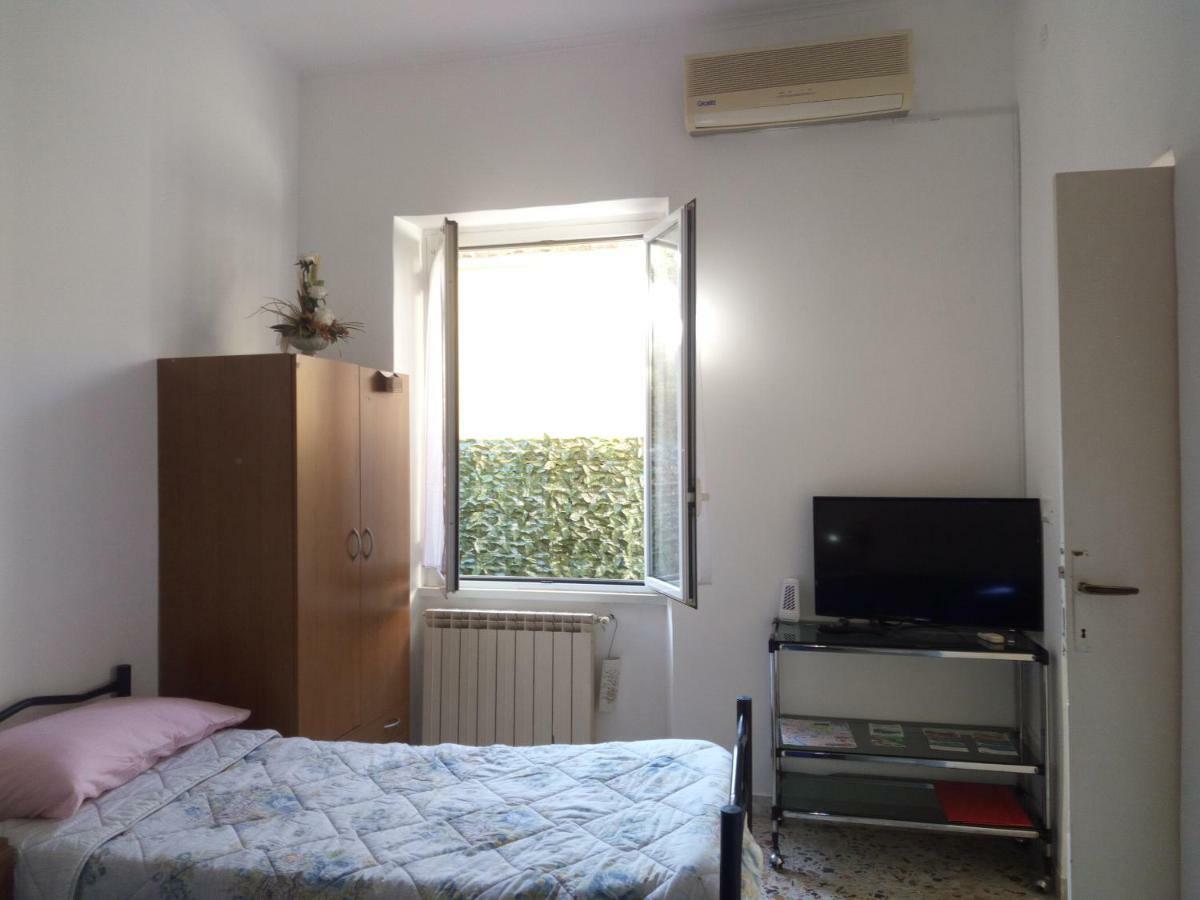 Apartment Sweet Rom