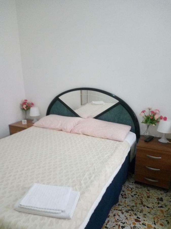 Apartment Sweet Rom